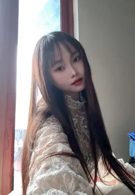 Luna from Vietnam — one of the people you might meet in a 1 on 1 video chat on imetzu